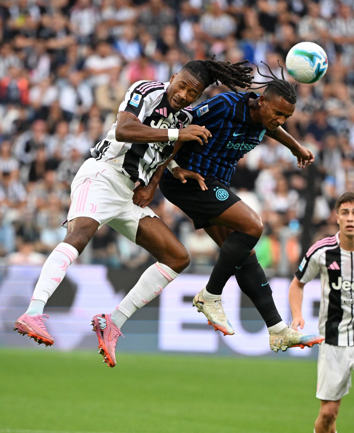 意甲劲旅尤文图斯逆转击败AC米兰豪取主场胜利的简单介绍